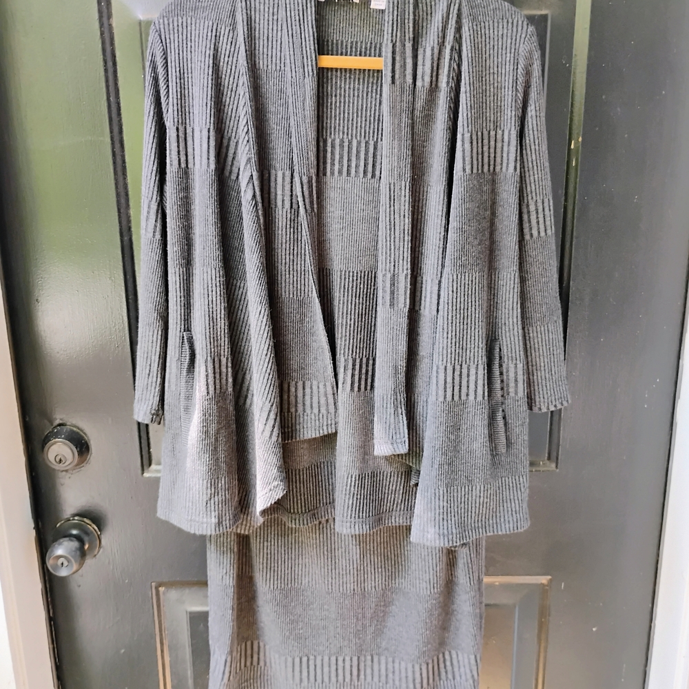 Joan Rivers 2 Piece Knit Suit Charcoal Gray Geo Pattern Knit